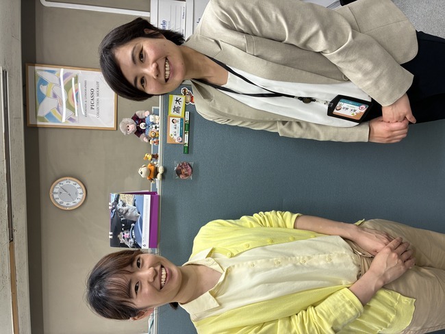 高木さんと宮﨑さんが二人で並んで写っている写真
