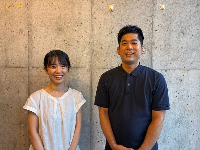 辻さんと宮﨑さんが二人で並んで写っている写真